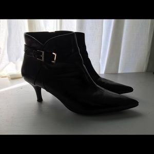 Mmshoes Back At It Point Toe Bootie In Chocolate